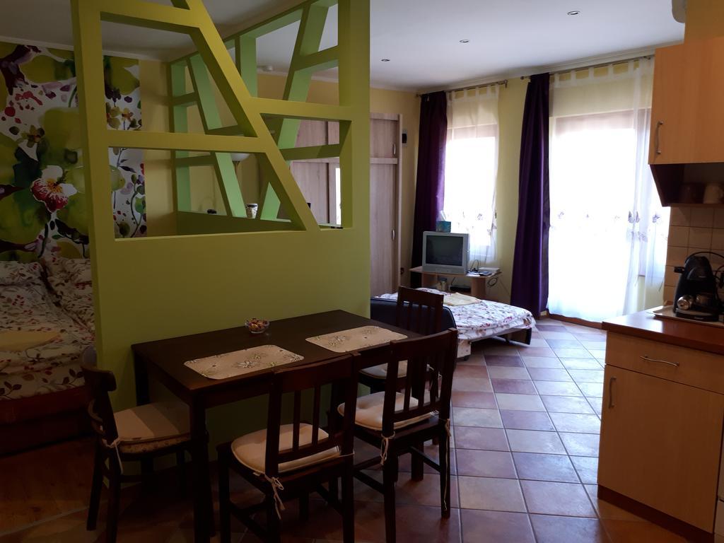 Rozmaring Apartmanok Gyula Exterior foto