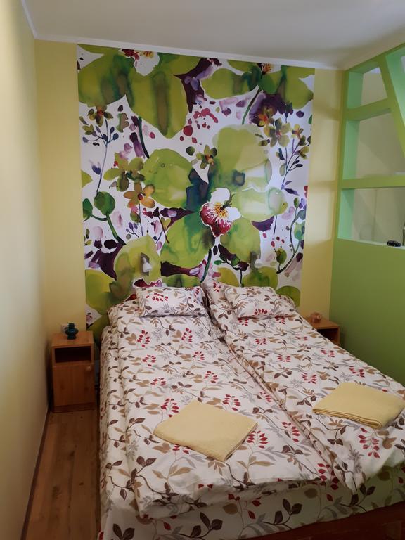 Rozmaring Apartmanok Gyula Exterior foto