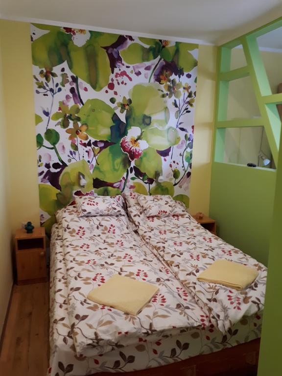 Rozmaring Apartmanok Gyula Exterior foto