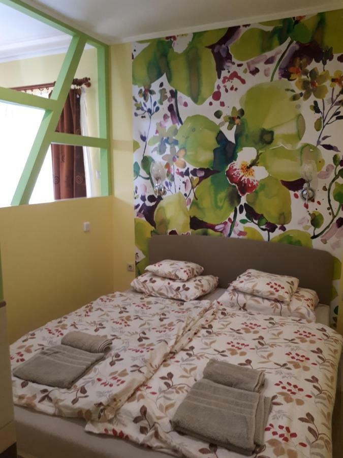 Rozmaring Apartmanok Gyula Exterior foto