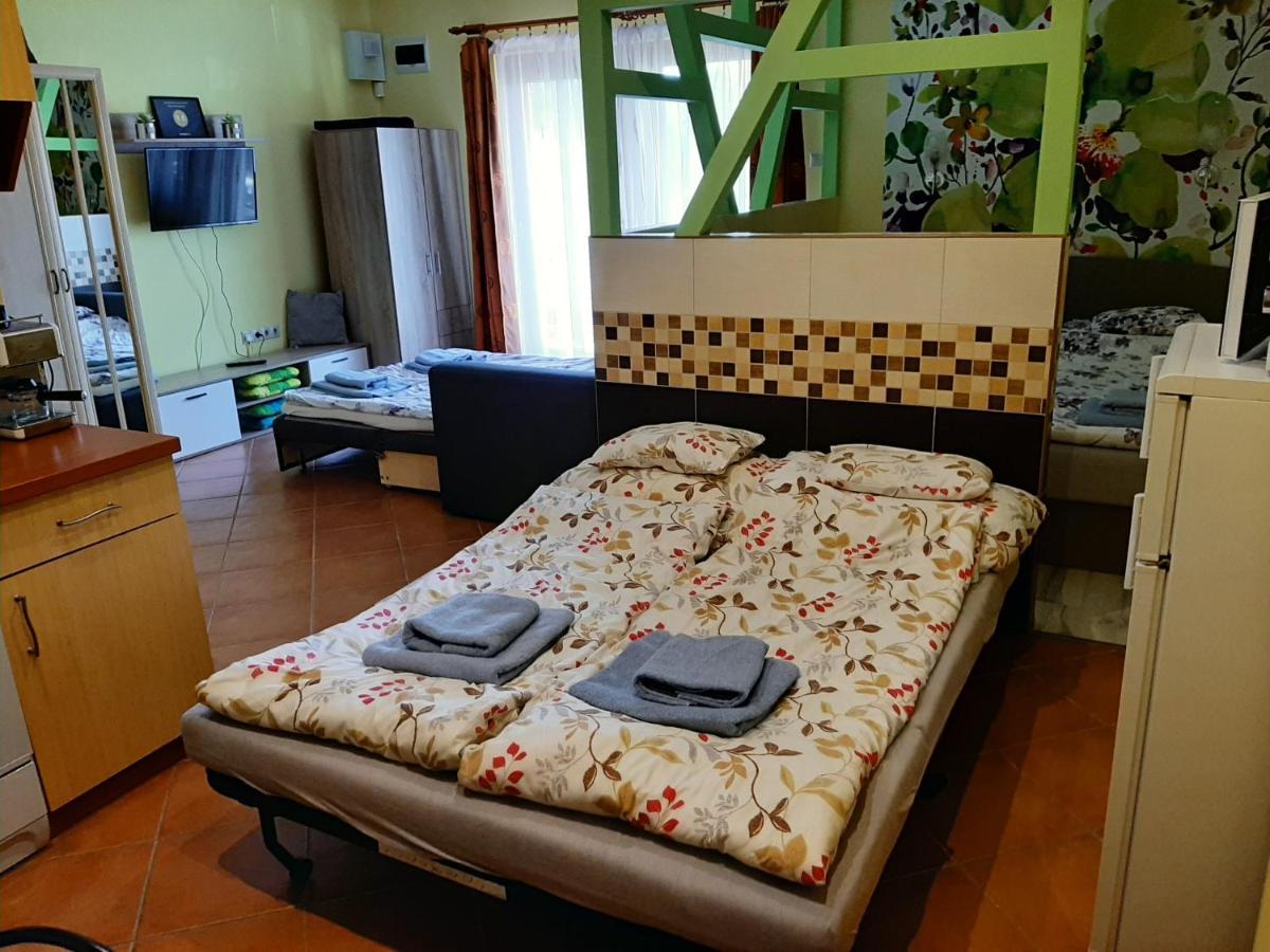 Rozmaring Apartmanok Gyula Exterior foto